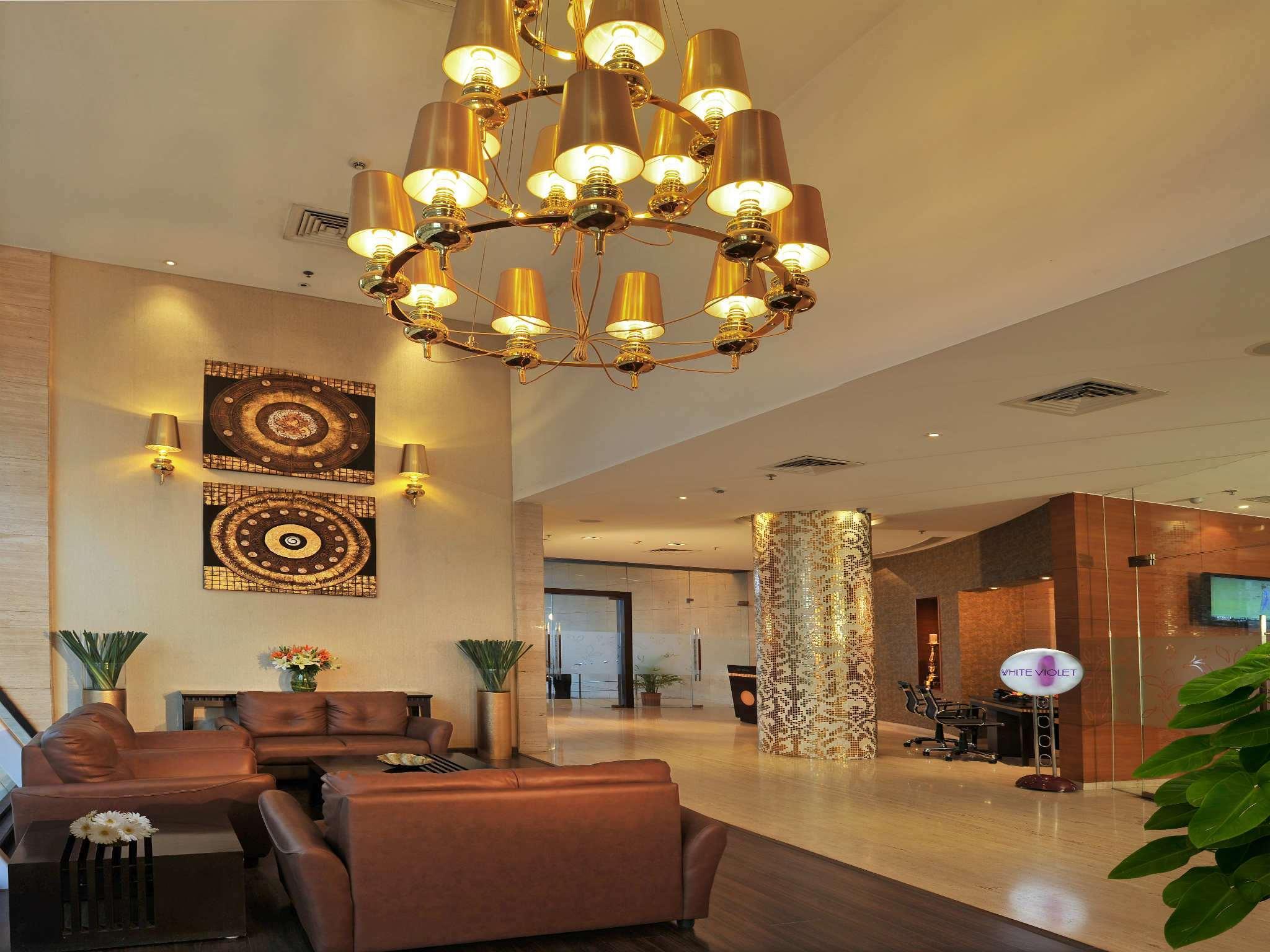 Majestic Court Sarovar Portico Navi Mumbai Ngoại thất bức ảnh