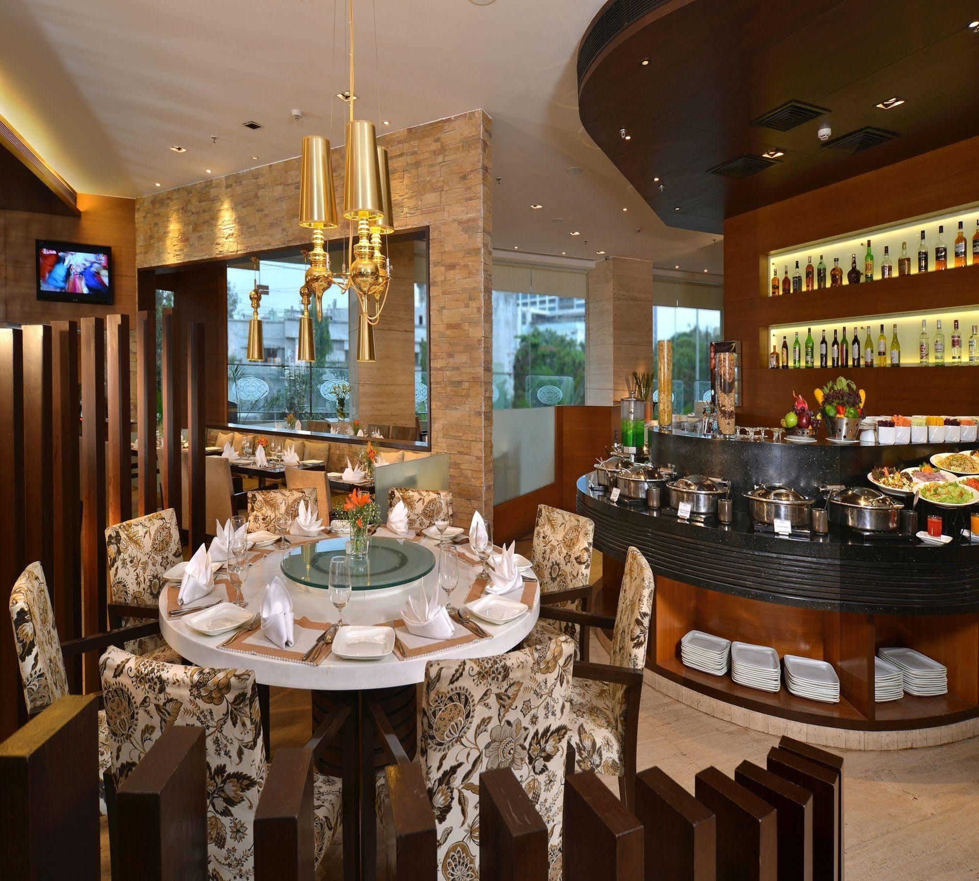 Majestic Court Sarovar Portico Navi Mumbai Ngoại thất bức ảnh