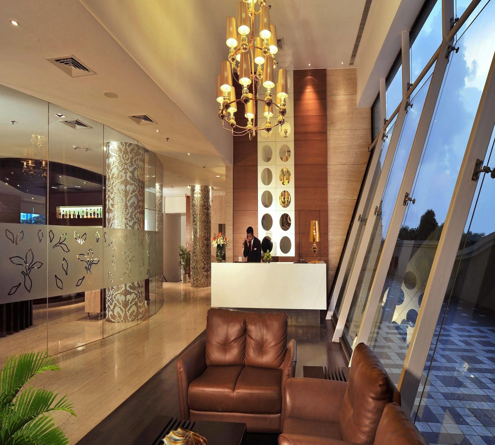 Majestic Court Sarovar Portico Navi Mumbai Ngoại thất bức ảnh
