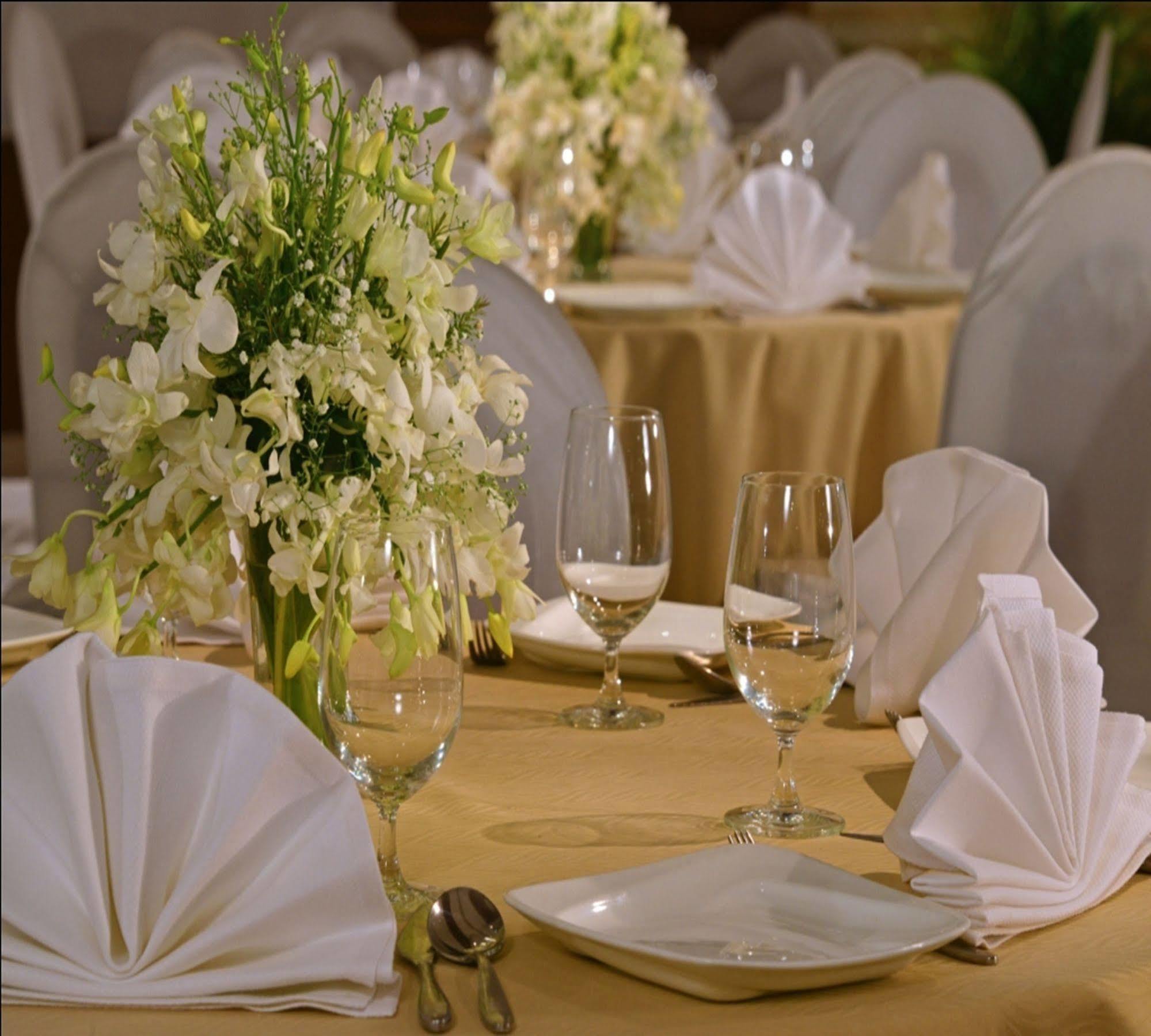 Majestic Court Sarovar Portico Navi Mumbai Ngoại thất bức ảnh